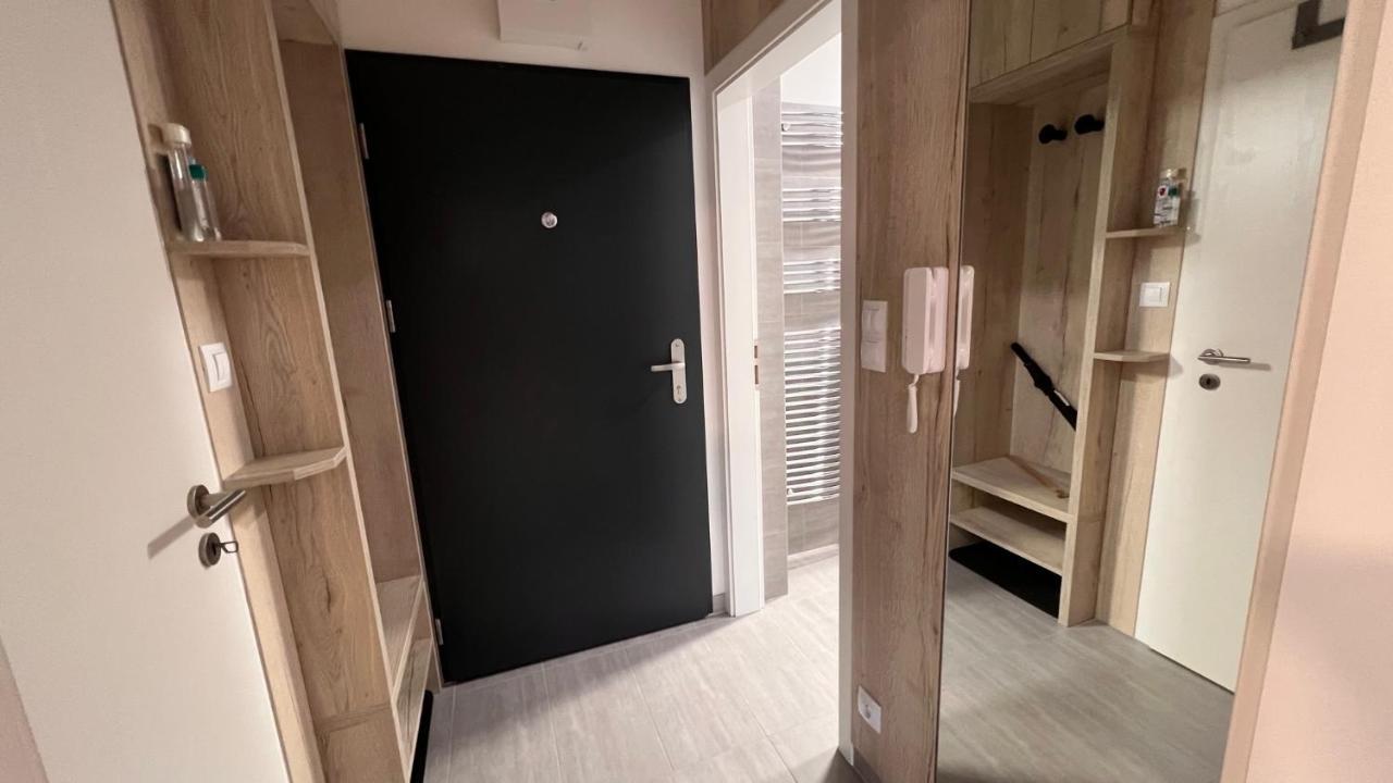 2 Room Apartment, With A View Of The Castle Bratislava Exterior foto