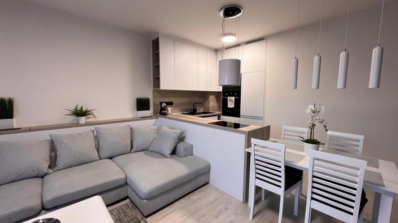 2 Room Apartment, With A View Of The Castle Bratislava Exterior foto